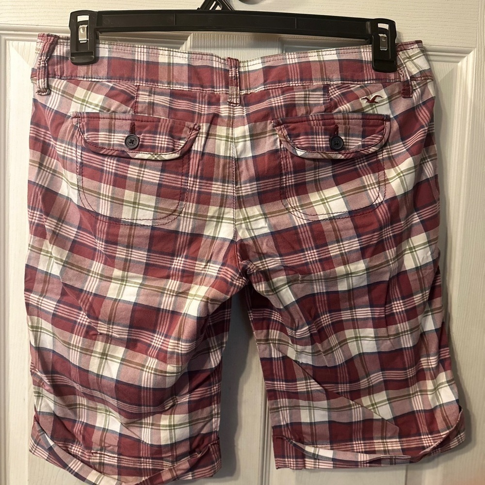 Hollister Stretch Red and White Plaid Ladies Size 7 Bermudas 4 pocket Shorts - Picture 3 of 3